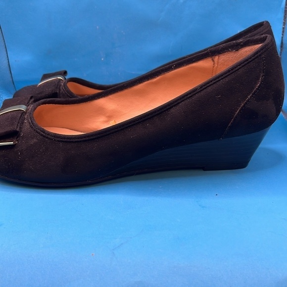 George - women’s faux suede wedge bow shoes, heels black, size 9 - Picture 3 of 7